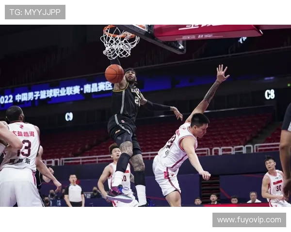 杨瀚森因争抢篮板遭判六犯离场赛场瞬间引发争议