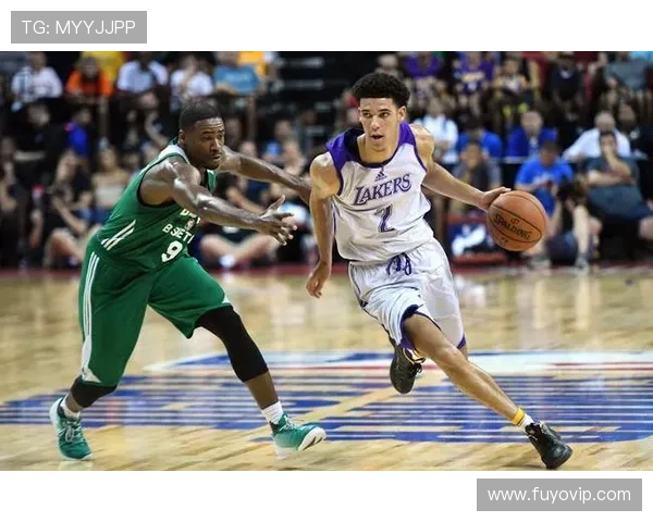 朗佐鲍尔表现低迷9投仅1中三分球命中率惨淡仅得3分7篮板2助攻2抢断